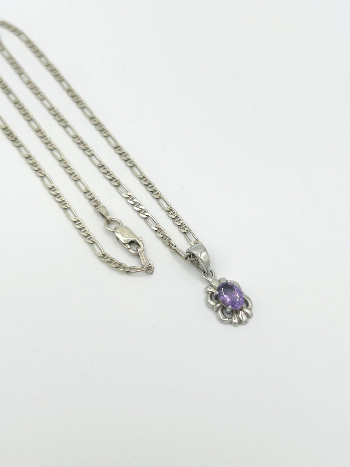 Violetti ametistiriipus