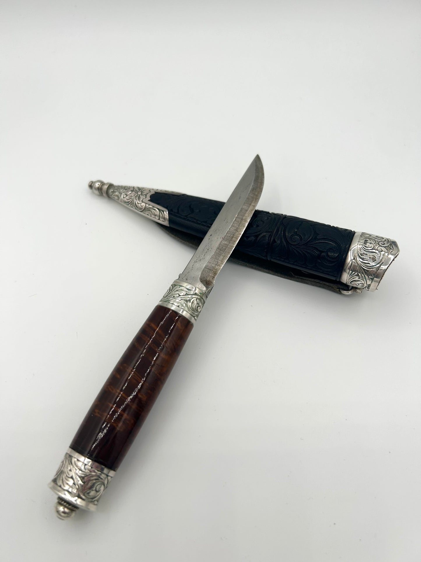 Norjalainen Bunad-puukko